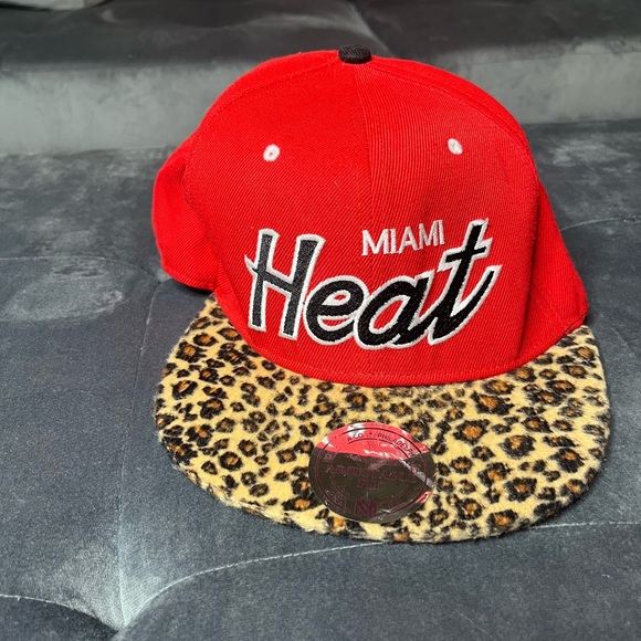 Mitchell & Ness Miami Heat Hat - Picture 1 of 3